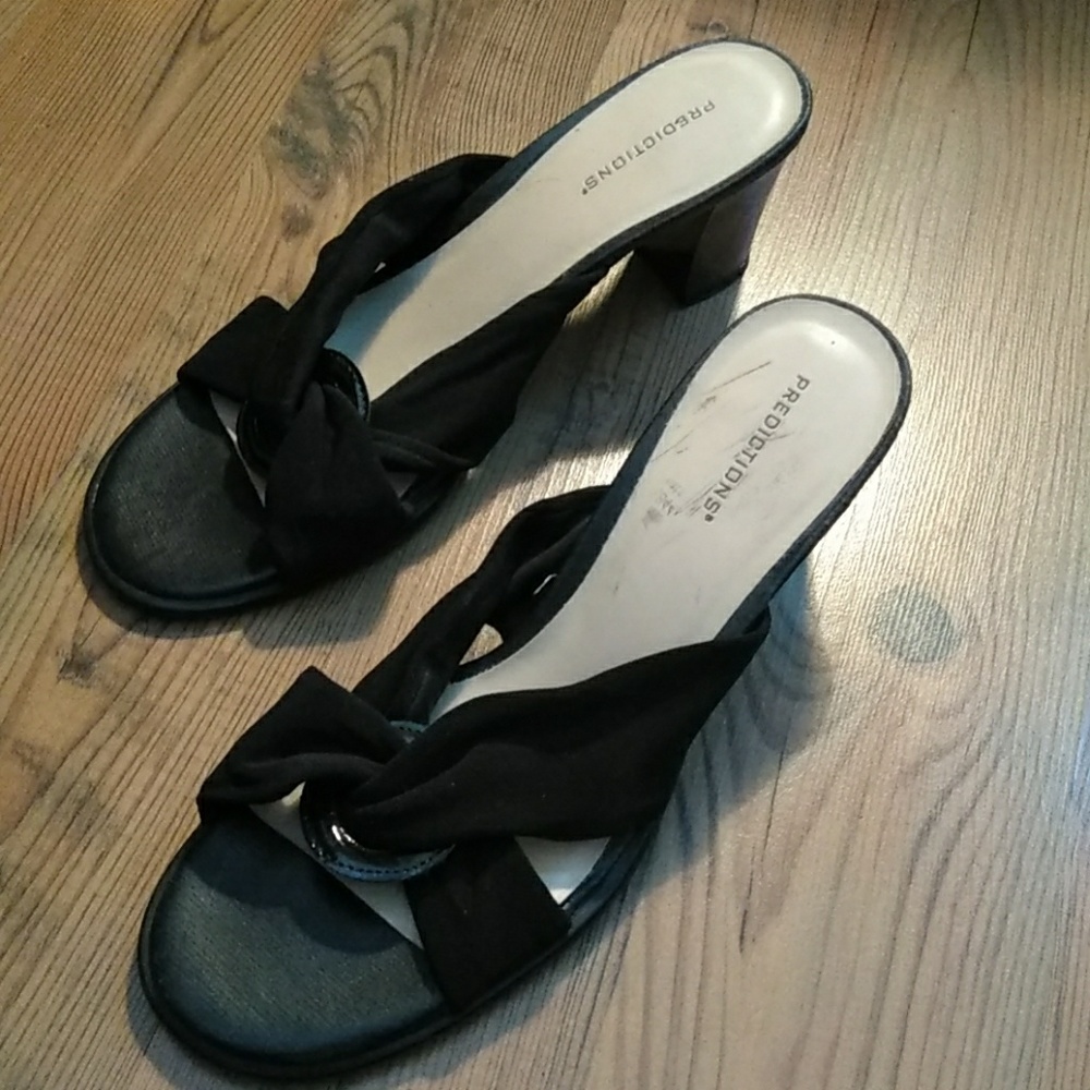Low heeled sandal